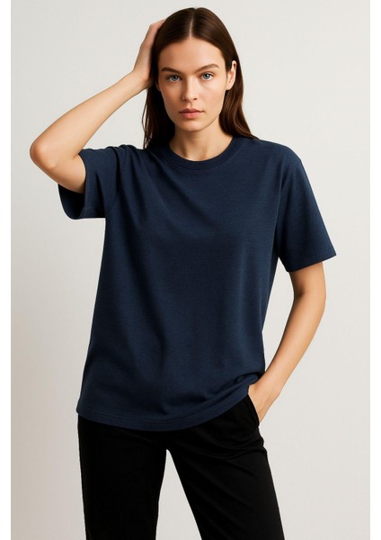 Kadın Lacivert %100 Pamuk Oversize Basic Tişört – Rahat Kalıp Relaxed Bisiklet Yaka T-Shirt fırsatları