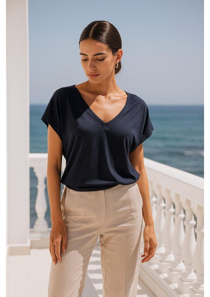 Kadın Koyu Lacivert Viskon Ön Arka V Yakalı T-Shirt Yarasa Kol Relaxed Bluz