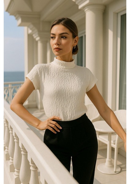 Kadın Ekru Bürümcük Kumaş Boğazlı Kısa Kollu Bluz - Trend Balıkçı Yaka Bluz fiyatları