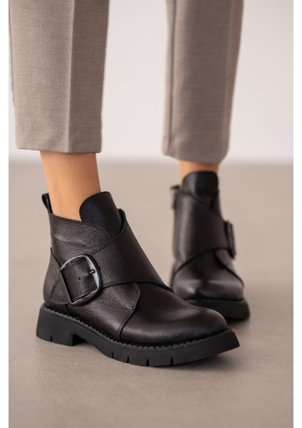Melorin Ayarlanabilir Toka ve Yandan Fermuarlı Kadın Bot- Siyah