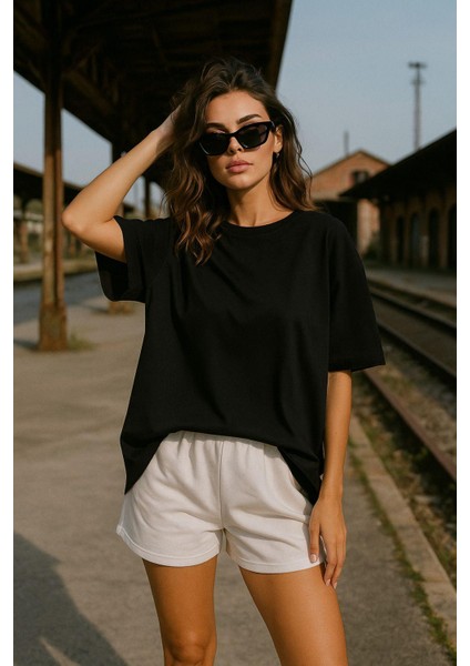 Kadın Siyah %100 Pamuk Oversize Basic Tişört – Rahat Kalıp Relaxed Bisiklet Yaka T-Shirt fiyatları