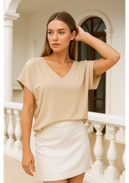Kadın Bej Viskon Ön Arka V Yakalı T-Shirt Yarasa Kol Relaxed Bluz