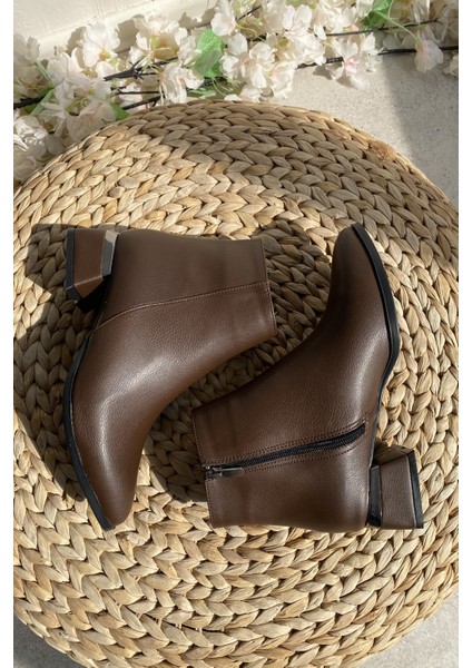 Kahverengi Cilt 4 cm Kalın Galvaniz Topuklu Şık Günlük Kadın Bot TMD2024800