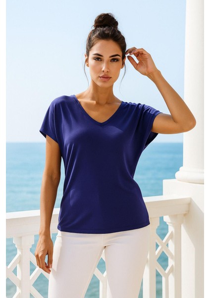 Kadın Lacivert Viskon V Yakalı T-Shirt Kısa Kol Rahat Kesim Bluz
