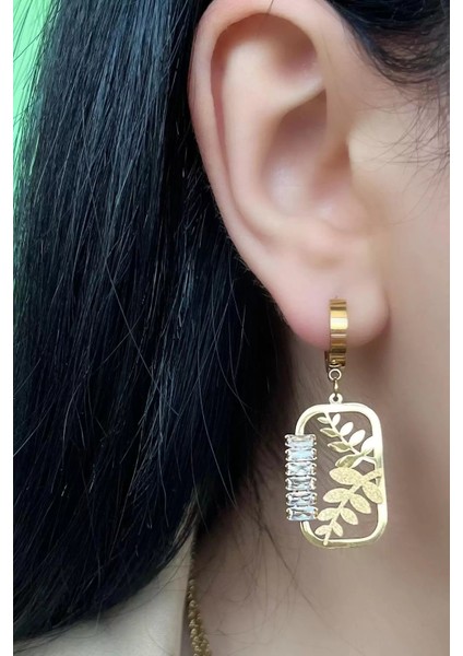 Altın Renk Taş Detaylı Çelik Küpe