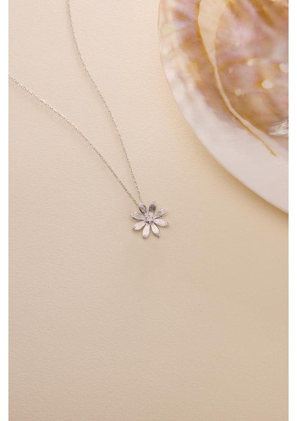 925 Ayar Gümüş Rodyum Kaplama Zirkon Taşlı Kır Çiçeği Kolye modelleri