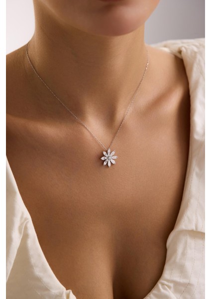 925 Ayar Gümüş Rodyum Kaplama Zirkon Taşlı Kır Çiçeği Kolye fırsatları