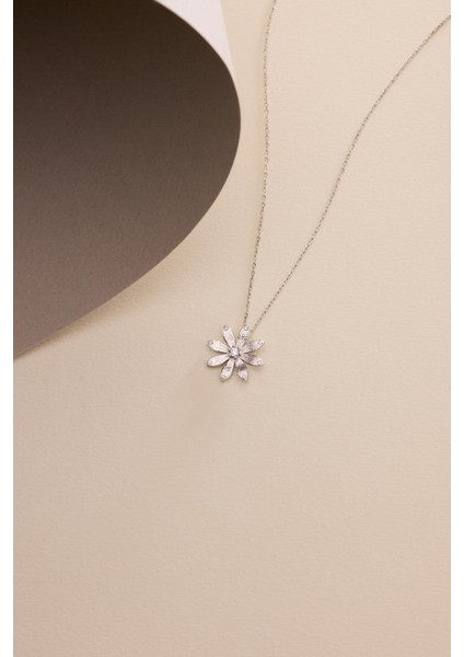 925 Ayar Gümüş Rodyum Kaplama Zirkon Taşlı Kır Çiçeği Kolye indirimleri