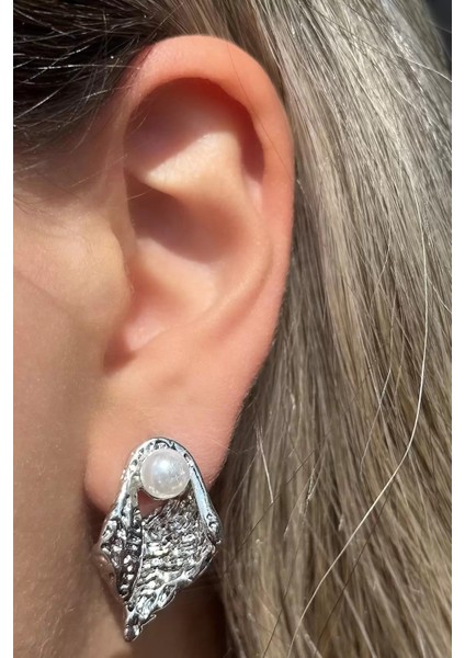 Gümüş Renk Inci Detaylı Çelik Küpe