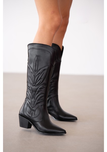 Arlina Sivri Burun Işlemeli Kadın Çizme- Siyah