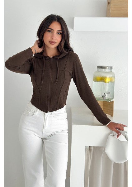 Kadın Fermuarlı Body – Minimal & Şehirli Stil modelleri