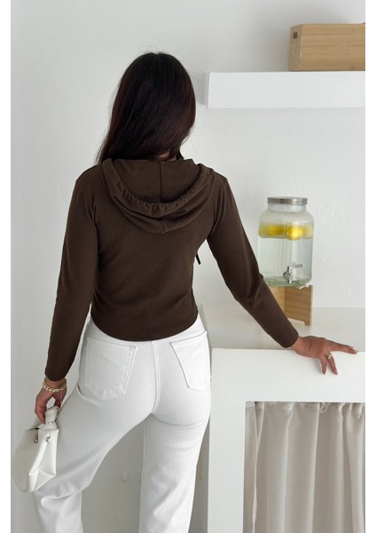 Kadın Fermuarlı Body – Minimal & Şehirli Stil fırsatları