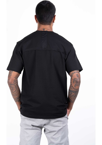 Erkek Kısa Kollu Siyah Renkli , Baskılı, Dikiş Detaylı Regular Fit Pamuklu T-Shirt indirimleri