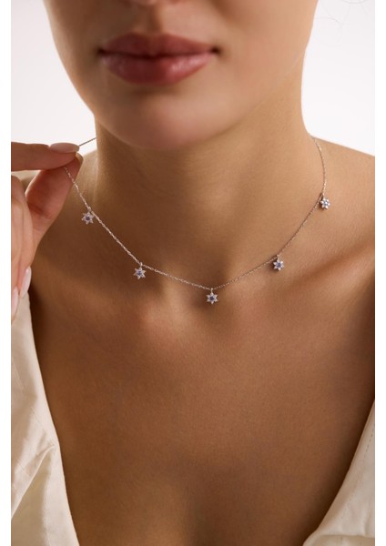 925 Ayar Gümüş Rodyum Kaplama Mor Taşlı Minimal Çiçek Şans Kolye