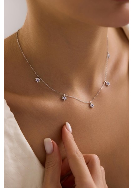 925 Ayar Gümüş Rodyum Kaplama Mor Taşlı Minimal Çiçek Şans Kolye indirimleri