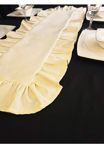 Etrafı Fırfırlı Runner - Sıvı Itici Özlliğe Sahip indirimleri