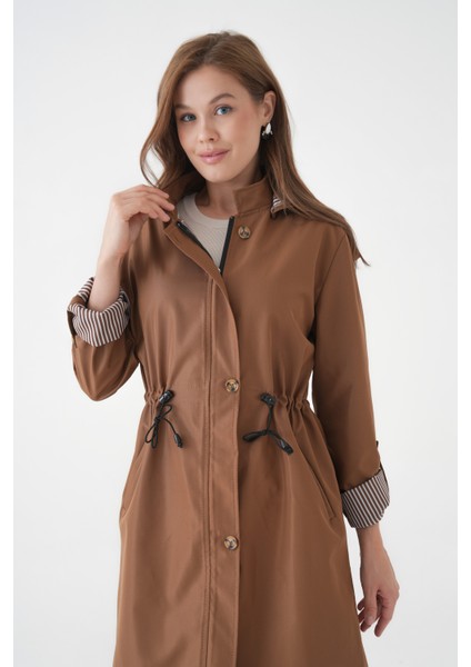 Taba Rüzgar ve Su Geçirmez Çıkarılabilir Kapüşonlu Beli Tünelli Bondit Kumaş Trençkot