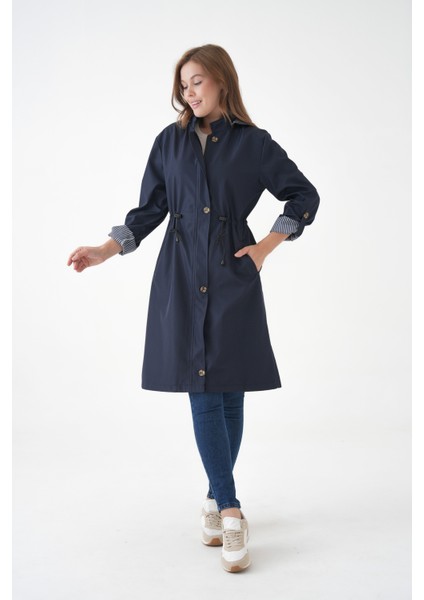 Lacivert Rüzgar ve Su Geçirmez Çıkarılabilir Kapüşonlu Beli Tünelli Bondit Kumaş Trençkot