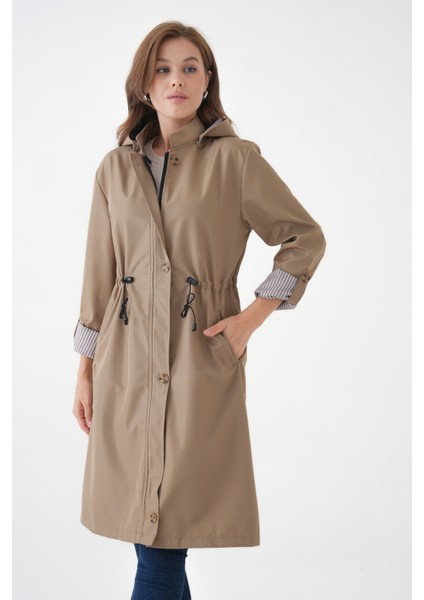 Bej Rüzgar ve Su Geçirmez Çıkarılabilir Kapüşonlu Beli Tünelli Bondit Kumaş Trençkot