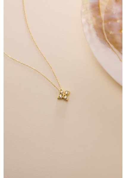 925 Ayar Gümüş Gold Kaplama Minimalist Dört Yapraklı Çiçek Motifli Kolye modelleri