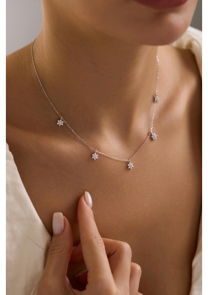 925 Ayar Gümüş Rodyum Kaplama Pembe Taşlı Minimal Çiçek Şans Kolye modelleri