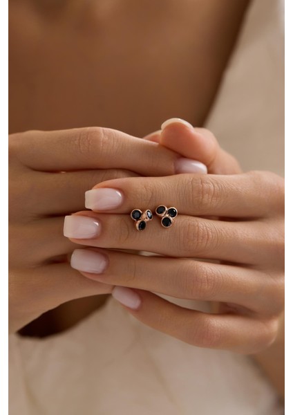 925 Ayar Gümüş Rose Kaplama Pırlanta Model 3'lü Siyah Taşlı Küpe fiyatları