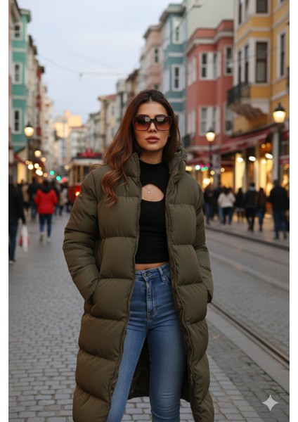 Haki Renk Regular Fit Fermuar Kapamalı Kapüşonlu Kadın Şişme Mont