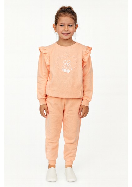 Kız Çocuk 2’li Eşofman Takımı – Fırfır Detaylı Üst, Şeftali Renk, Mevsimlik Rahat Kumaş | Kr Kids Boutique