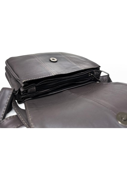 Kadın Hakiki Deri Fermuarlı 3 Bölmeli Omuz Askılı Çapraz Çanta modelleri