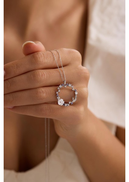 925 Ayar Gümüş Rodyum Kaplama Manolya Çiçeği Işıltılı Daire Model Kolye