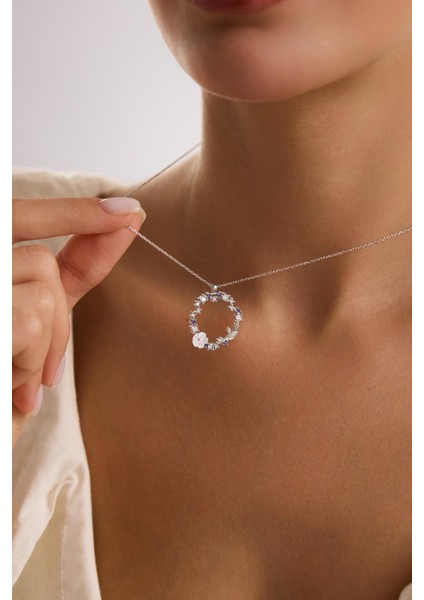 925 Ayar Gümüş Rodyum Kaplama Manolya Çiçeği Işıltılı Daire Model Kolye fiyatları