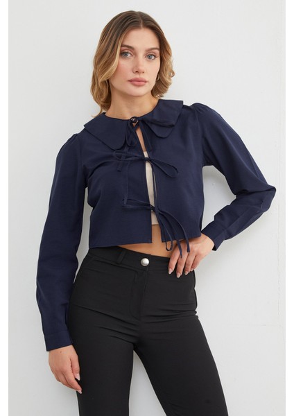Bebe Yaka Önden Bağlamalı Crop Bluz