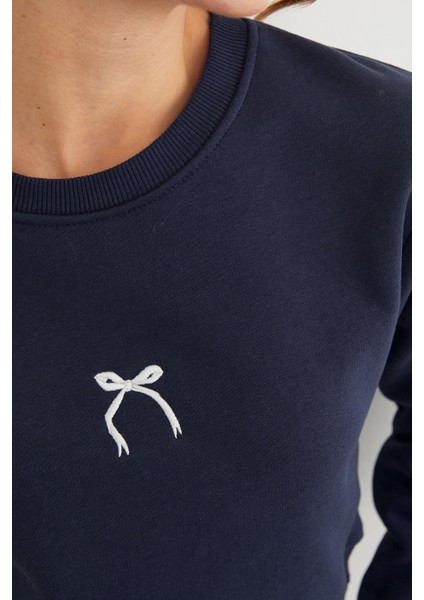 3 Iplik Fiyonk Nakışlı Crop Sweatshirt
