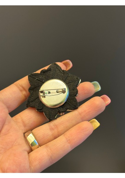 Yavruağzı Çiçek Broş Yaka Iğnesi Giyim Aksesuarı 4x4 cm fırsatları