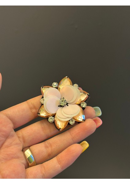 Yavruağzı Çiçek Broş Yaka Iğnesi Giyim Aksesuarı 4x4 cm indirimleri