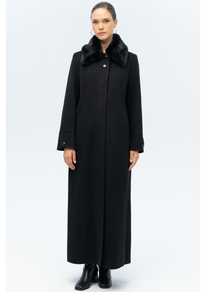 Yakası Çıkabilir Kürklü Punto Detaylı Büyük Beden Manto Siyah 3143