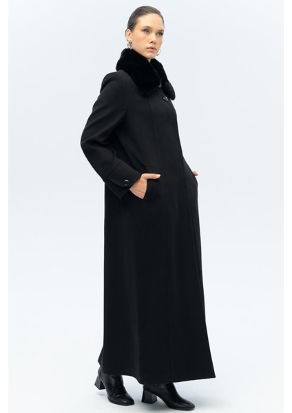 Yakası Çıkabilir Kürklü Punto Detaylı Büyük Beden Manto Siyah 3143 indirimleri