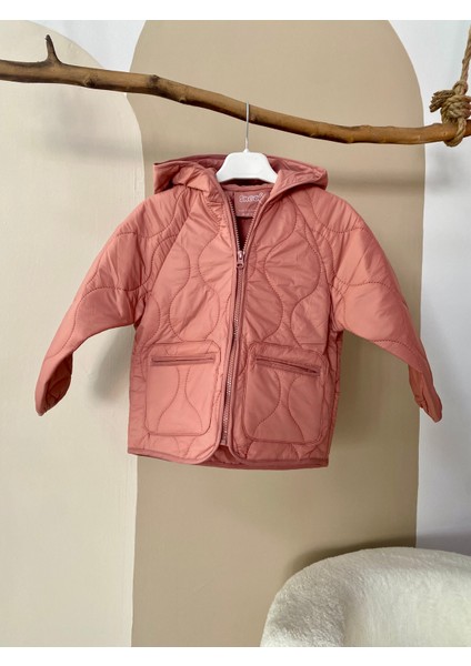 Kız Çocuk Kapüşonlu Mont – Dalga Desenli Kapitone, Fermuarlı indirimleri