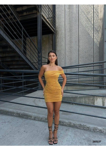 Sandy Esnek Kumaş Açık Omuzlu Büzgü Detay Abiye Elbise 583237 Sarı