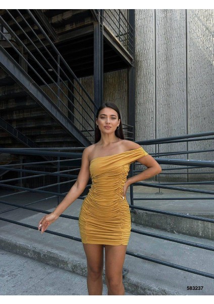 Sandy Esnek Kumaş Açık Omuzlu Büzgü Detay Abiye Elbise 583237 Sarı fiyatları