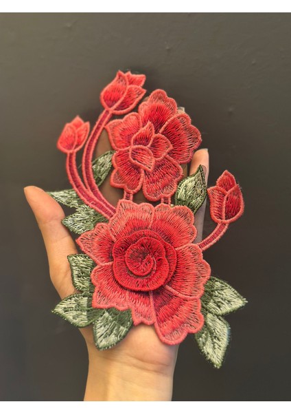 Nakış Işleme Kırmızı Çiçekli Dikiş Aksesuarı Arma 18X13 cm