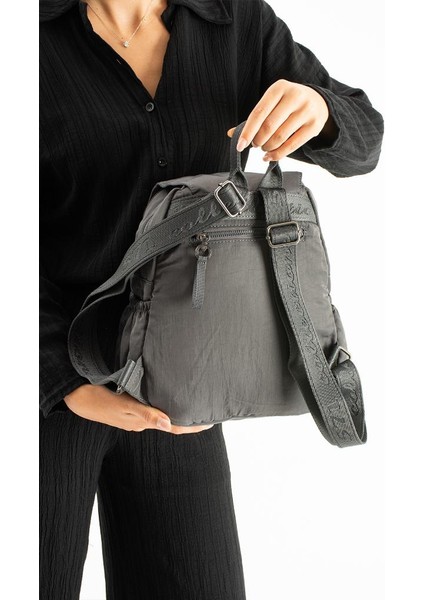 Kadın Sırt Çantası Ultra Hafif Poliamid Kumaş Su Geçirmez Kapaklı Günlük Sırt Çantası 29*27 cm fırsatları