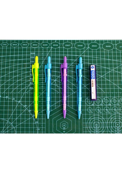 Tri Click 0.7 Versatil Kalem (4 Adet) + 120’LIK Faber-Castell Uç Hediyeli – Erkek Çocuklarına Özel