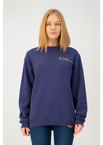 Bisiklet Yaka Nakışlı Lacivert Kadın Sweatshirt DT10063-1 Lacivert