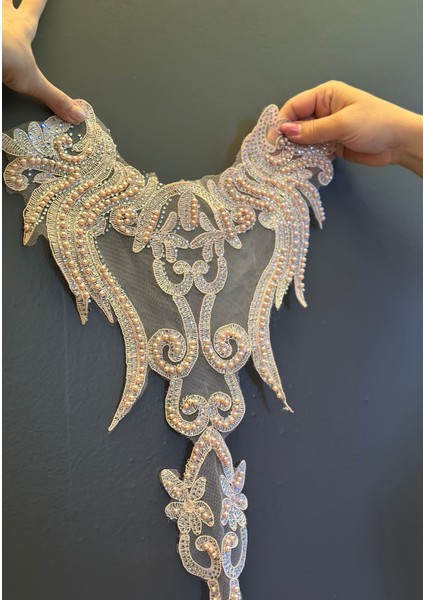 Zirkon Taş Boncuk Işleme Pudra Pembe Yaka Dikiş Aksesuarı 49X33 cm