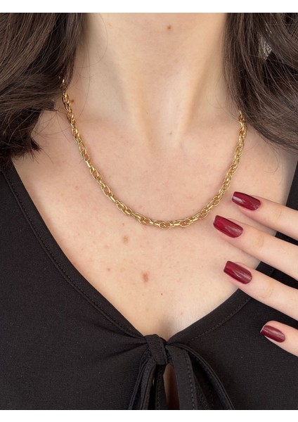 Zarif Işlemeli Zincir Kolye