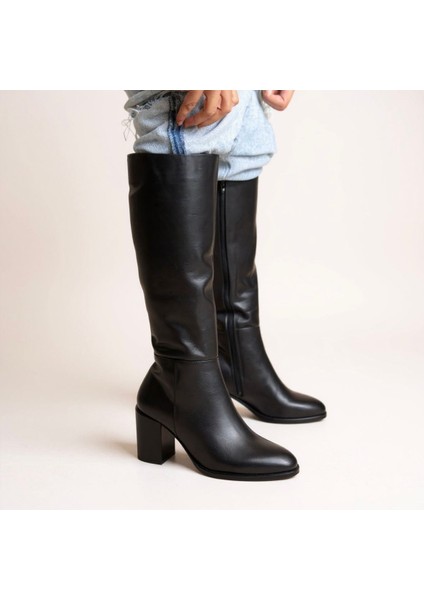 Siyah Deri Diz Altı Içten Lastikli Kadın Klasik Çizme