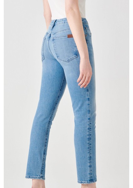 Yüksek Bel Düz Paça Slim Fit Açık Indigo Kadın Denim Pantolon DT11123