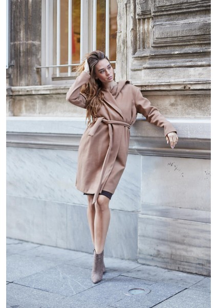 Kaşe Kapşonlu Uzun Kol Anvelop Kruvaze Bağcıklı Cepli Kaban-Camel