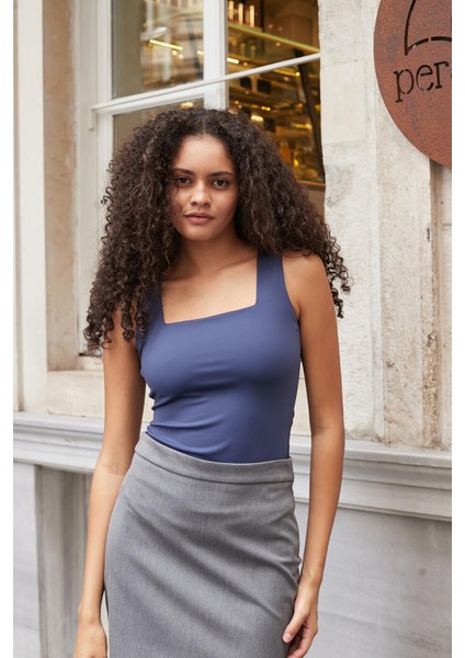 Kare Yaka Kolsuz Likralı Şık Parlak Kumaş Bluz Body-Lacivert